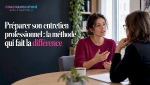 Employée en discussion avec un responsable RH