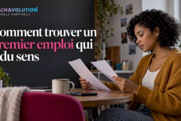 Jeune diplômée évaluant deux opportunités professionnelles